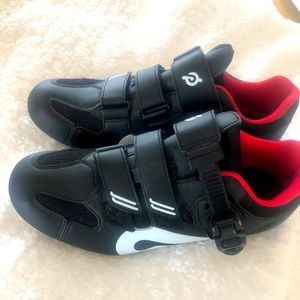 Peloton bike shoes: size 40 (men’s 7/women’s 9)